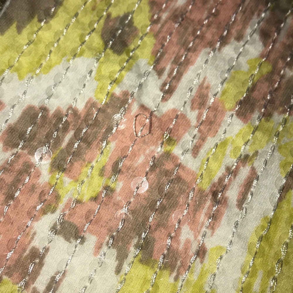 Patterned sequin top - Picture 4 of 5